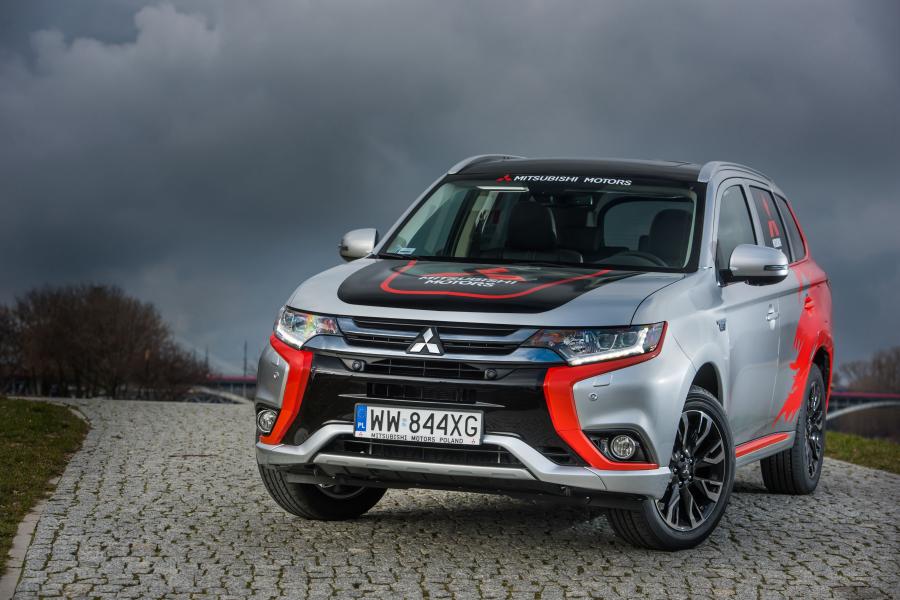  Mitsubishi Outlander PHEV Rally Style 2016 года  (фото 9 из 30)